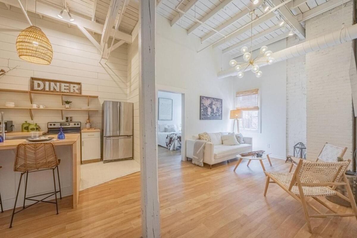Darlin' Downtown Dawghouse Apartment Athens Exterior photo